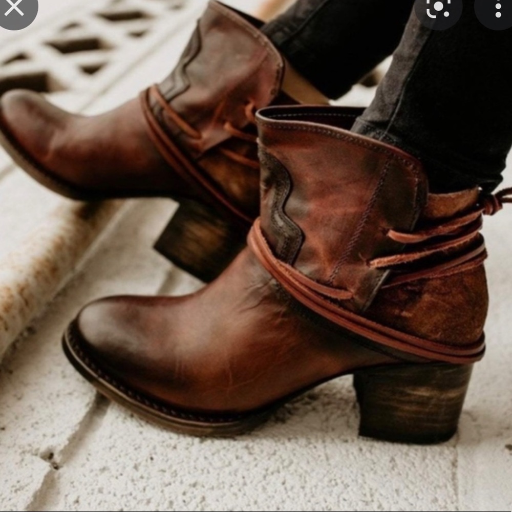 Freebird Casey ankle boots. Size 9